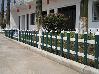 PVC草坪护栏图片3