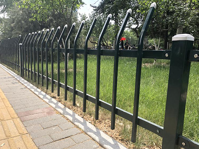 锌钢草坪护栏图片5